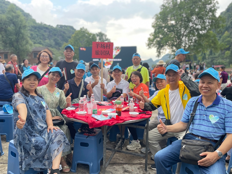 在安順經開區避暑的“新市民”。