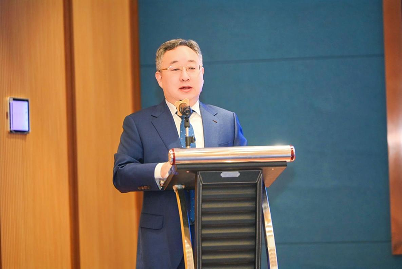 崔海洋主持开幕式。