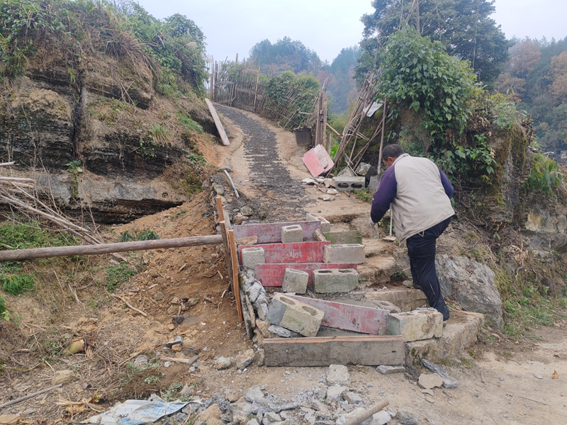 3 图为施工现场 