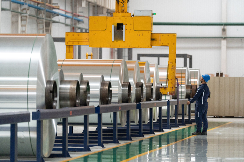 清镇市正在试产阶段的年产3万吨超薄及动力电池铝箔项目。许发顺摄