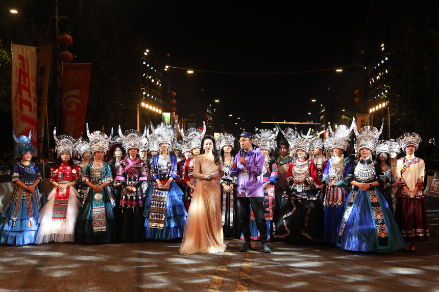 2025贵州•黔南汽车巡游大会（荔波站）和2025贵州·黔南“世遗征途·森氧驰行”“村GT”超级体育之夜在荔波燃情开启。