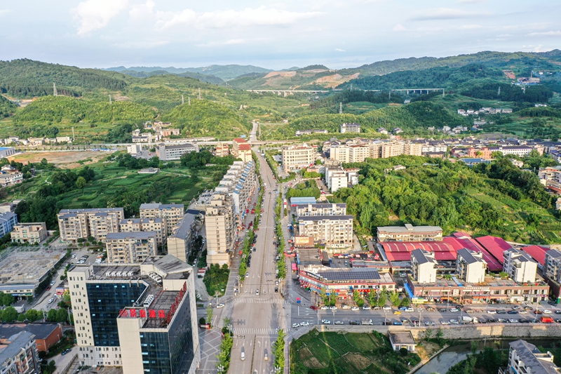1 图为遵义市苟江镇城镇建设一角。李仁军 摄.JPG
