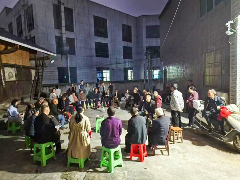 7 图为召开一事一议群众会。朱泽素 摄.jpg
