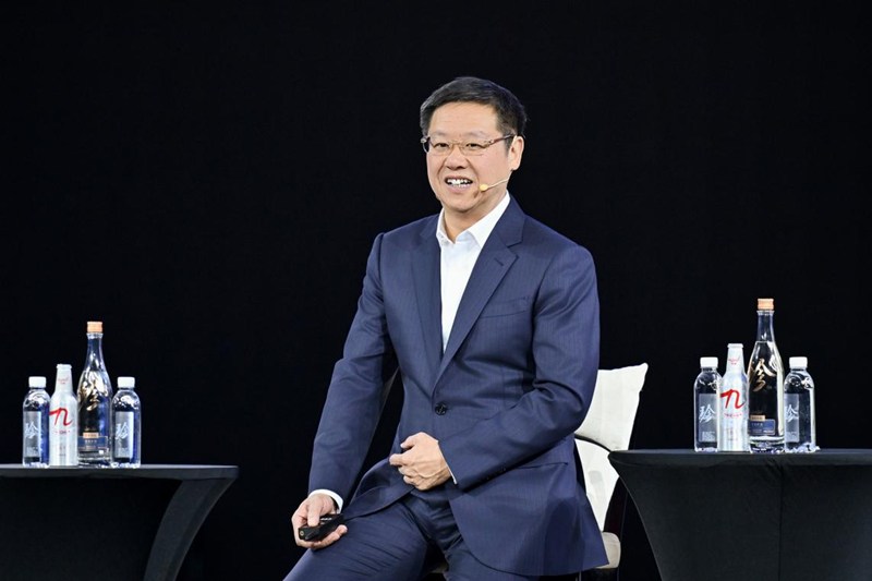 吴向东直播分享万商联盟“我们的200天”。