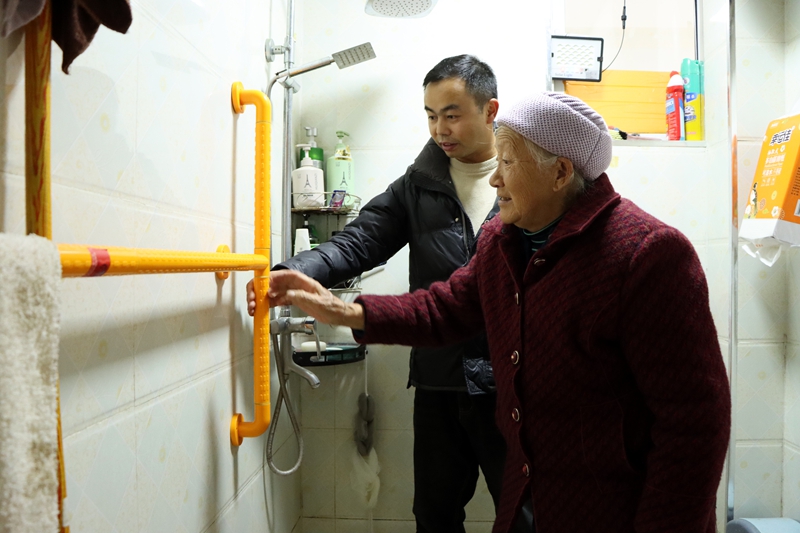 小改造、大温暖 独山县为特殊困难老年人筑牢居家安全网