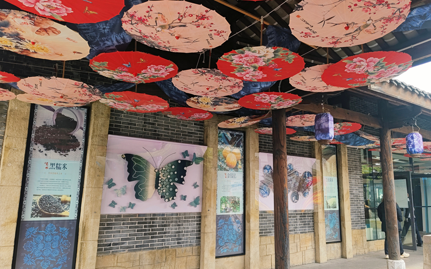 惠水服务区的文化长廊。实习生 黄小妹摄