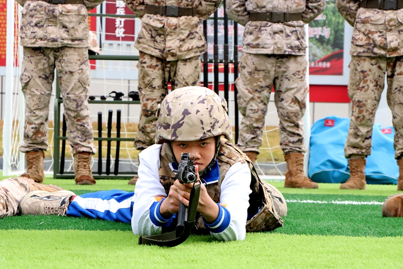 微光里的向往 独山武警温情守护聋哑学子无声梦想。