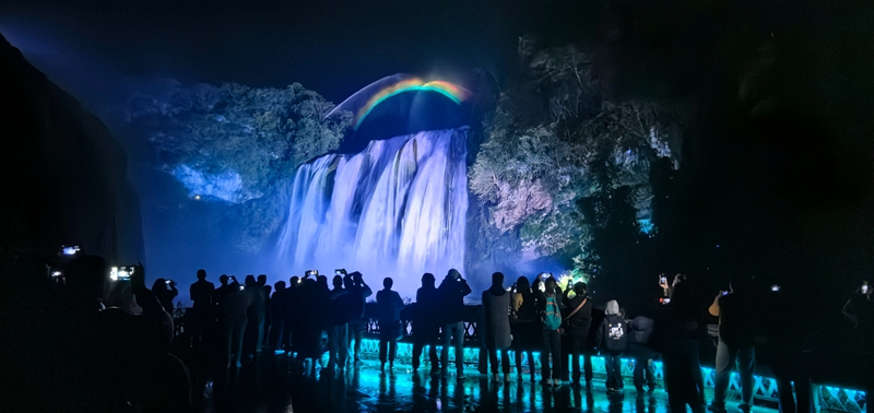 2 圖為黃果樹瀑布夜景.jpg