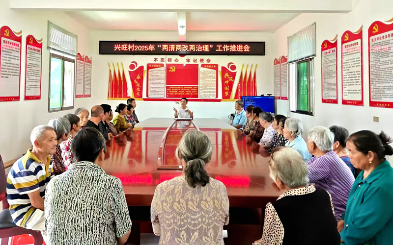 乡村焕新展画卷柔性执法暖民心。