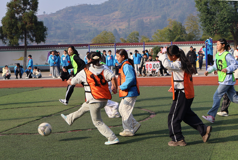 太平中学大课间创新篮球操。