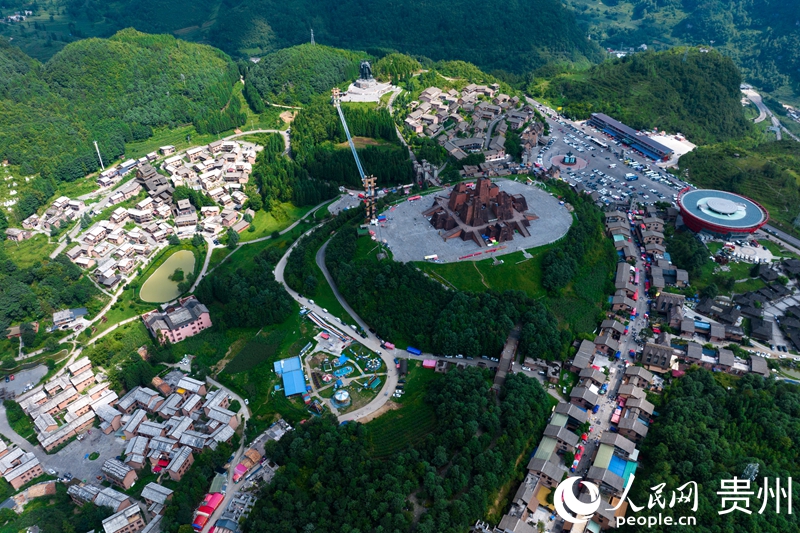 今年夏季六盘水避暑游人气高。人民网记者 涂敏摄.jpg