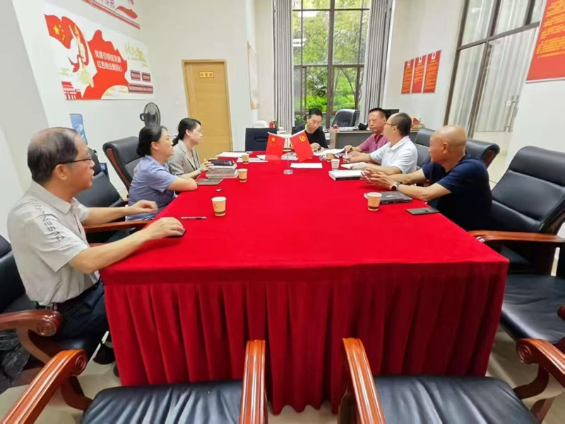 山与城网格支部召开议事碰头会。