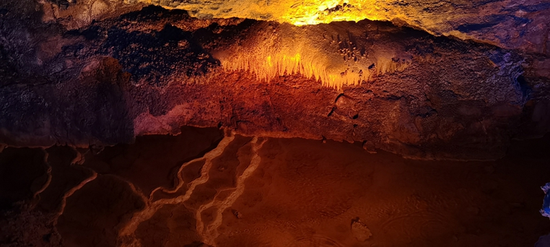 1、溶洞奇觀。.jpg