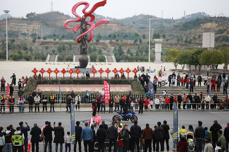 三百車友聚貴州印江機車文化燃爆梵淨山西線。