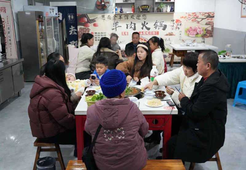 貴州思南：冬至羊肉香 煙火升騰暖寒冬(1).jpg