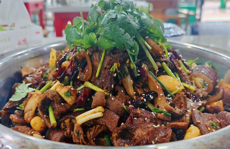 冬至羊肉香，煙火升騰暖寒冬。