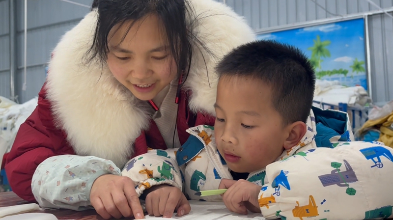 就业带娃两不误。