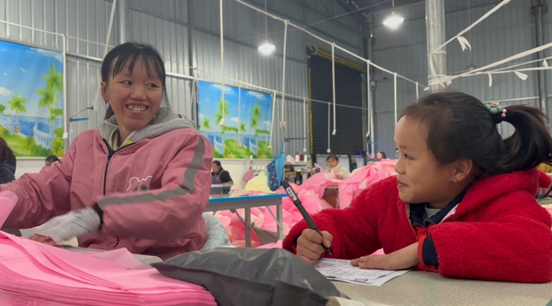 就业带娃两不误。