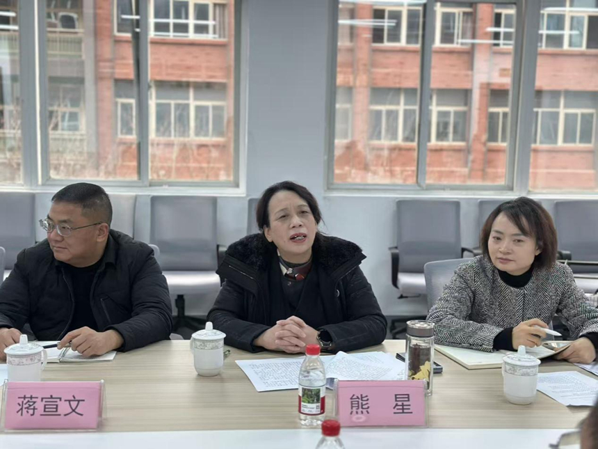 校企座谈会。