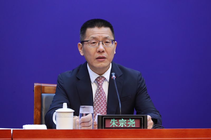 12月17日，贵州省大数据局党组书记、局长，省人民政府副秘书长（兼）朱宗尧在贵州高质量完成“十四五”规划系列主题新闻发布会答记者问。贵州省大数据发展管理局供图 