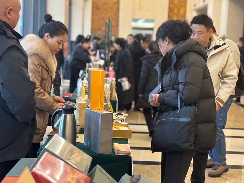 ”贵系列“品牌产品展销。人民网记者 高华摄