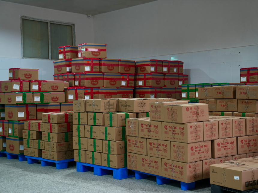 平壩區企業開足馬力趕訂單保供應。