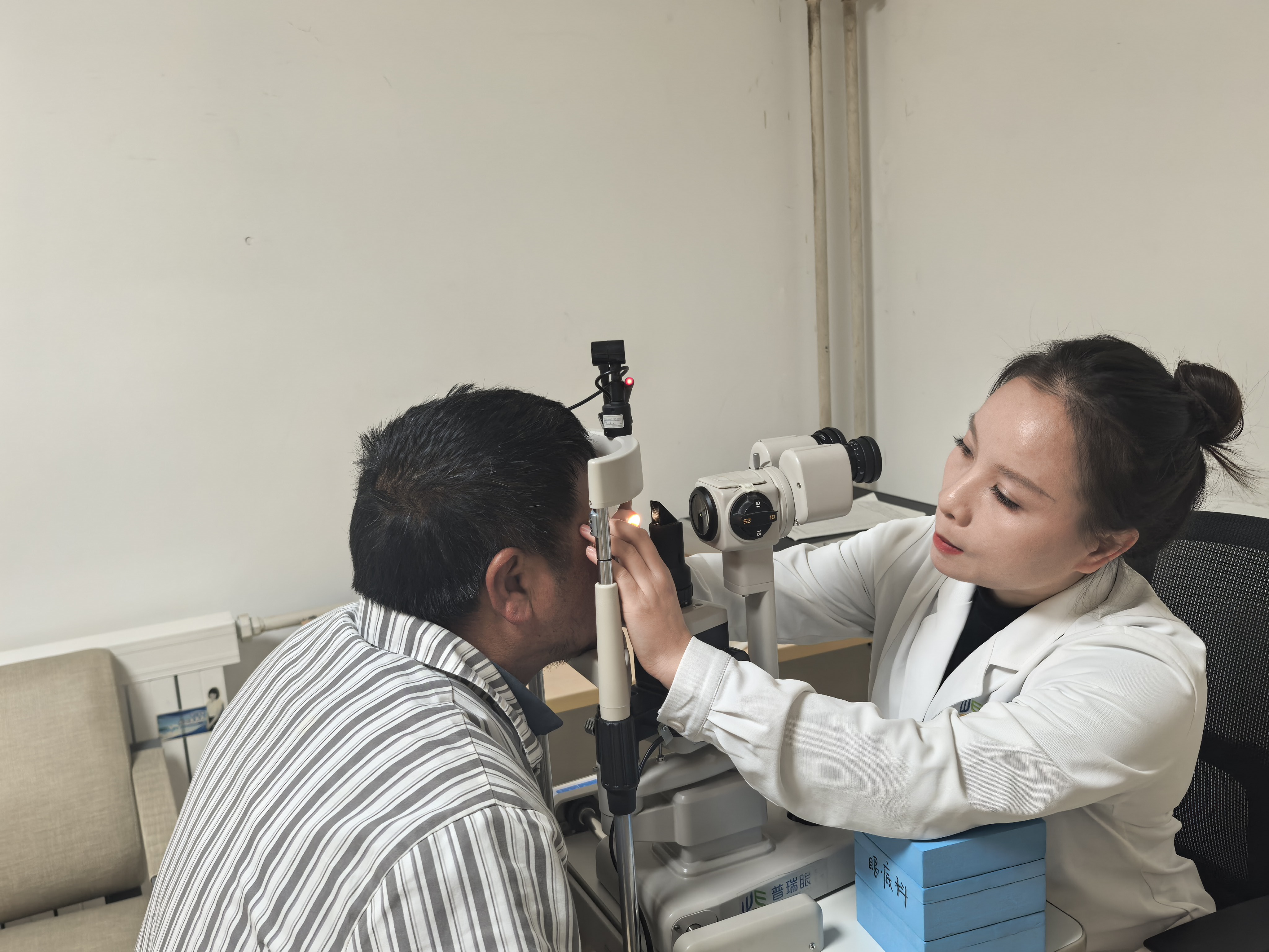 患者在接受检查。