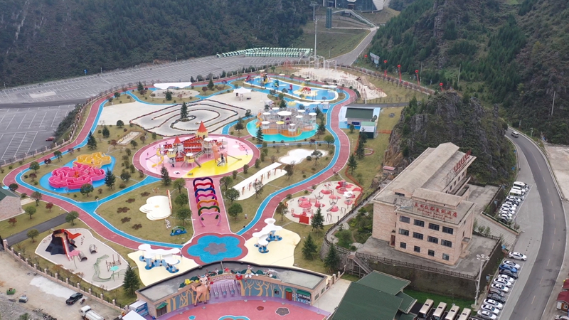 “南國雪鄉”項目主體工程完工。