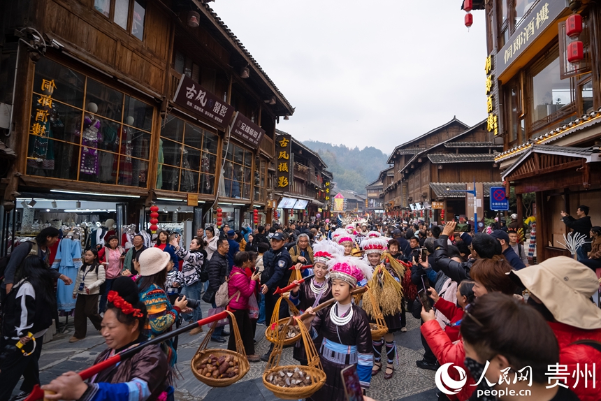 2025中国·黎平侗年盛装巡游现场。人民网记者 涂敏摄