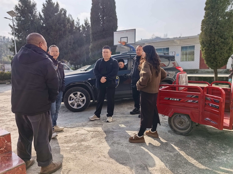 调查组走村入户开展调研