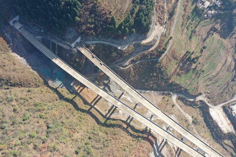 赫納高速石營隧道口。徐亞力 攝.JPG