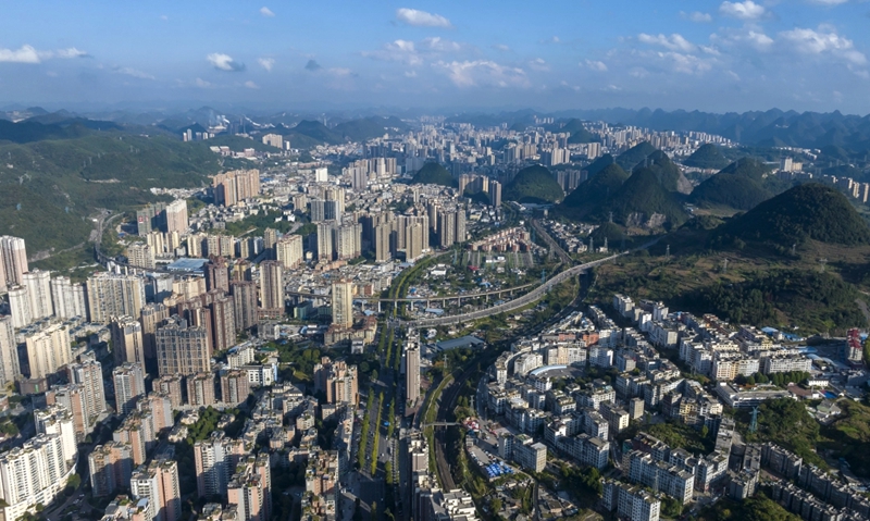 1.五年来，钟山区持续推进城市治理体系和治理能力现代化，城市更新行动扎实推进。郭君海摄