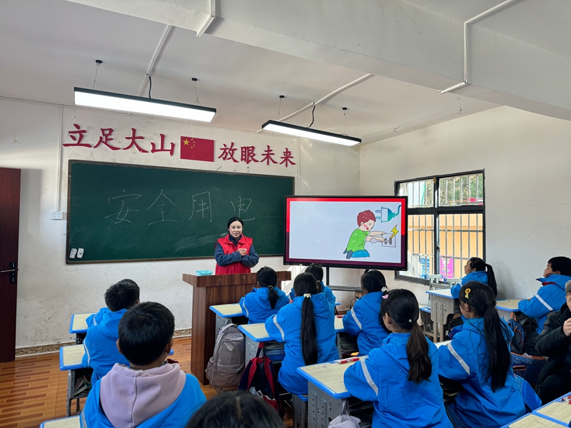 海噶小学的用电安全课堂。张佳佳摄.jpg