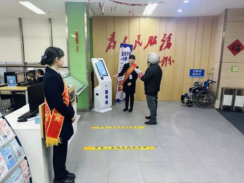 贵阳市云岩区政务服务中心大厅。陈飞宏摄