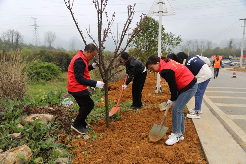 优秀公路标兵黄平文的28年匠心答卷