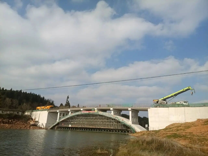 3 图为12月初，红旗桥吊装完成.jpg