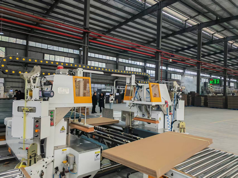 貴州嘉程包裝材料有限公司的生產車間。陳昱攝