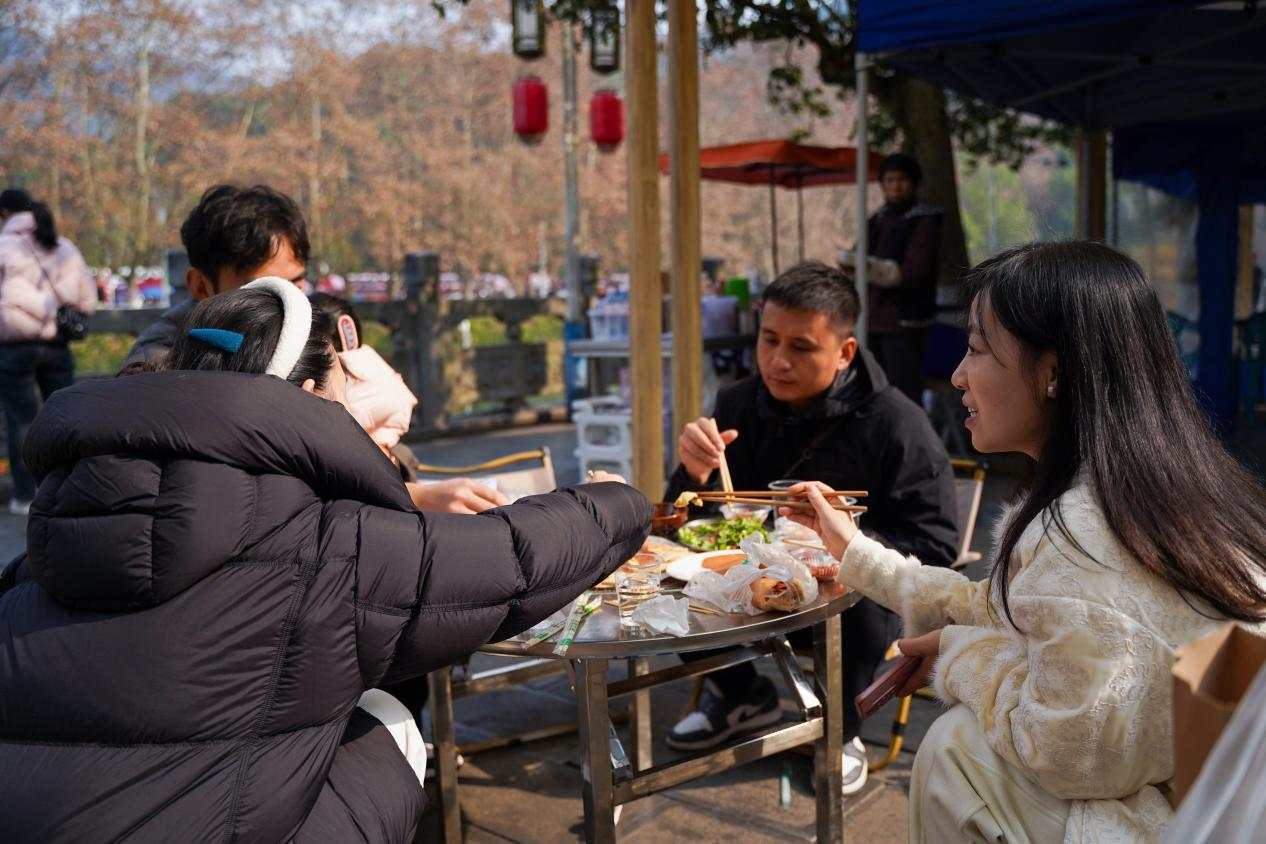圍爐茶香漫，賽事意未盡。