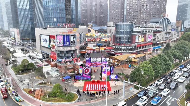 1、“老街新生·繁华再现”绿地联盛·繁花市井精酿广场开街仪式。