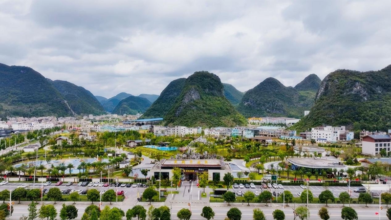 紫雲自治縣貓營鎮黃鶴營村。