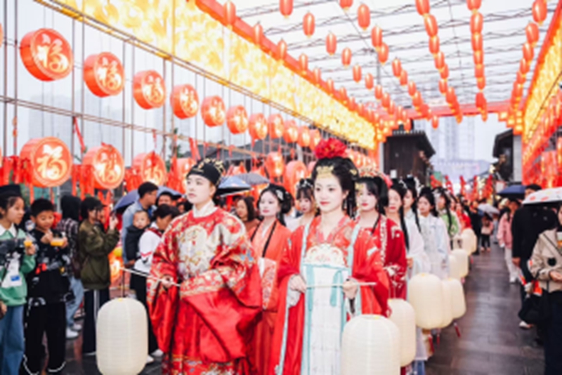 2 图为活动现场