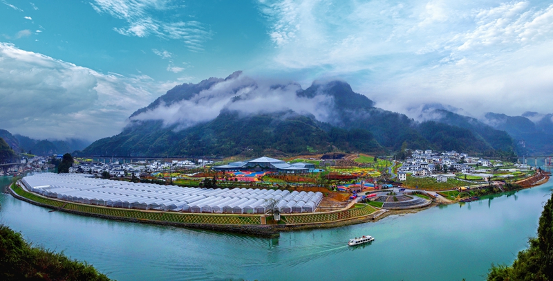 碧江區燈塔街道馬岩村。