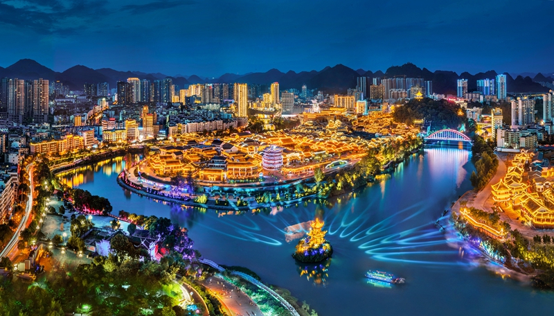 蓬勃發展的銅仁。