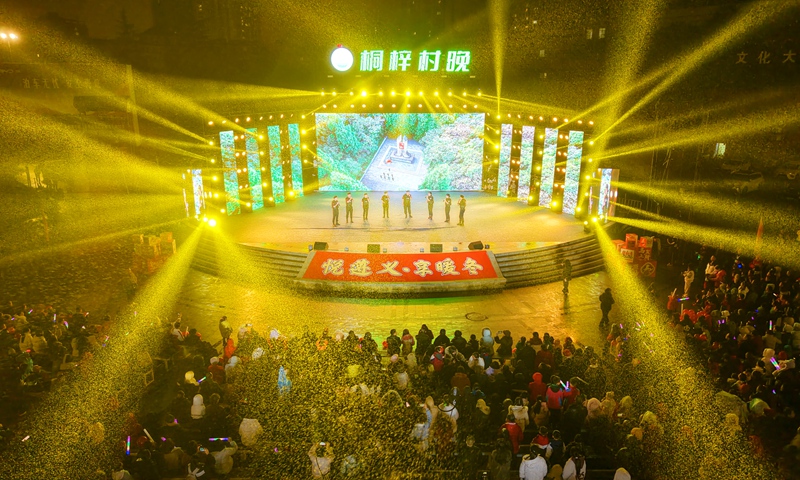 1、桐梓冬季“村晚”現場。 陳桂良攝