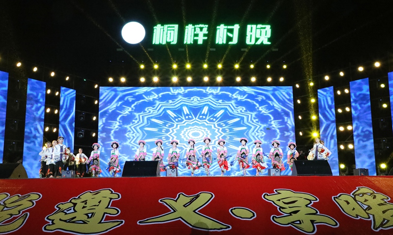 2、精心編排的節目精彩上演。 陳桂良攝