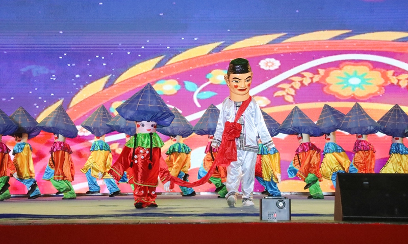 3、豐富多彩的節目 。陳桂良攝