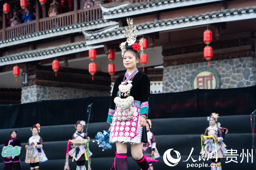 侗族大歌展演现场。人民网 阳茜摄