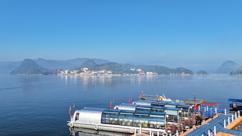 百花湖生态电动游船上线。