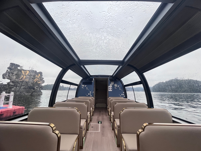 百花湖生态电动游船上线。