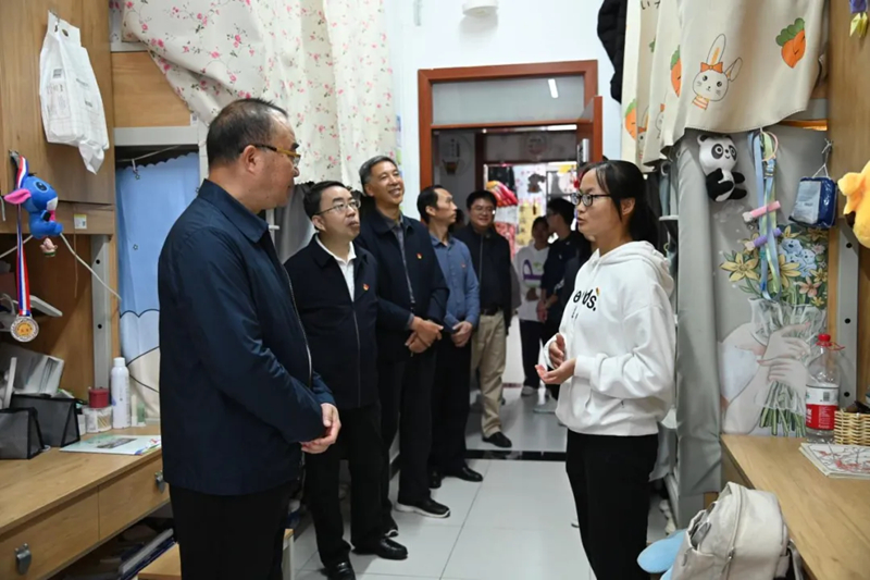 以体育人筑根基 党建领航育新人。